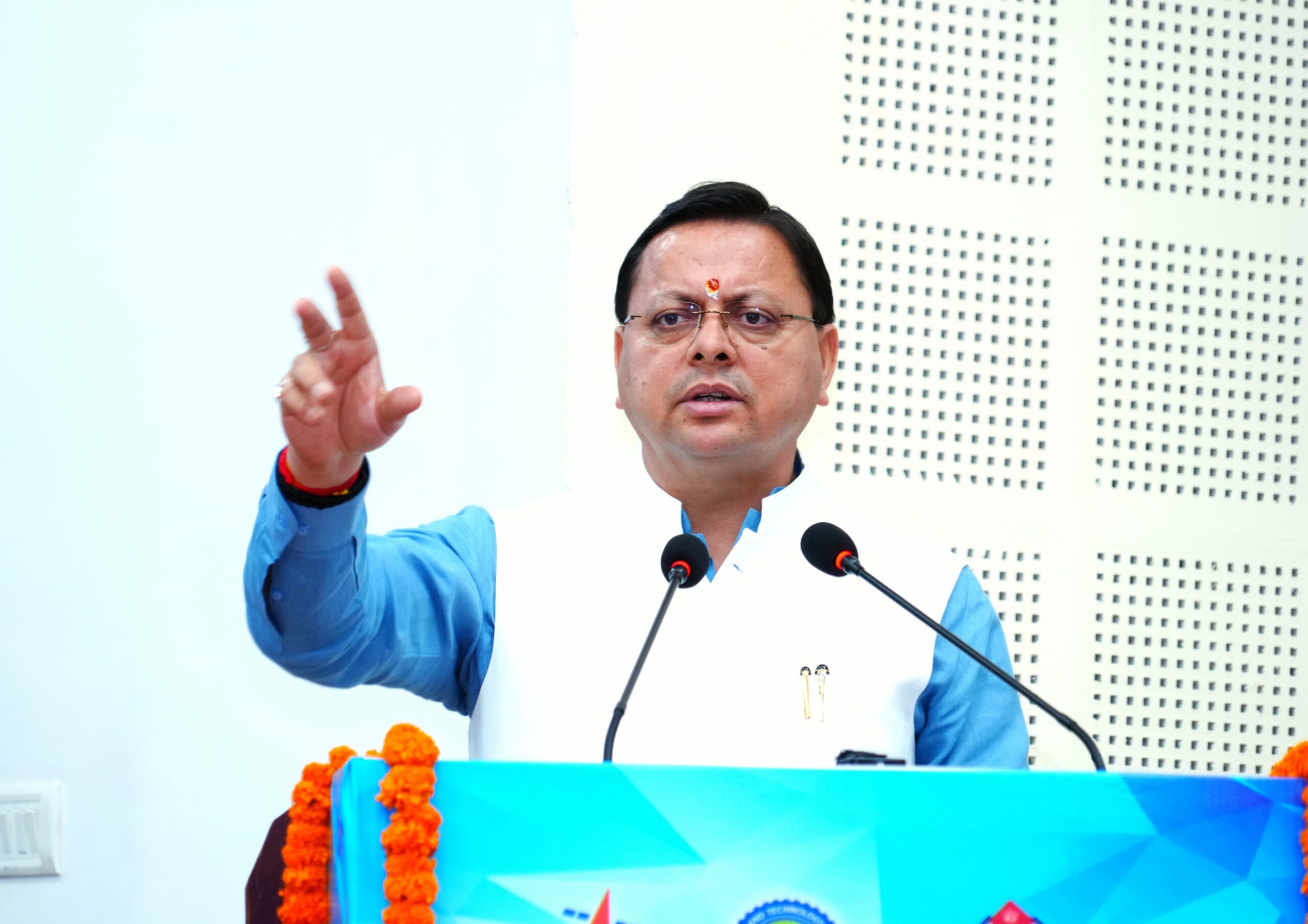 मुख्यमंत्री श्री पुष्कर सिंह धामी ने सोमवार को मुख्यमंत्री आवास स्थित मुख्य सेवक सदन में विकसित भारत 2047 के निर्माण के लिए हिमालयी राज्यों के परिप्रेक्ष्य में अंतरिक्ष प्रौद्योगिकी एवं अनुप्रयोग अन्तरिक्ष सम्मेलन 2025 में प्रतिभाग किया।