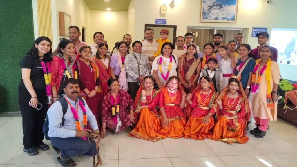 कैलाश मानसरोवर यात्रा का अंतिम दल पहुंचा टनकपुर, 12 राज्यों के 44 तीर्थयात्री शामिल