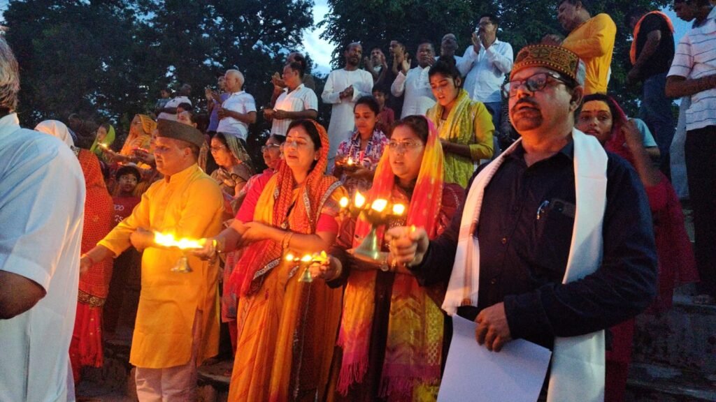 हरिद्वार-ऋषिकेश नहीं जा पा रहे तो बनबसा आइए, यहां 12 साल से हो रही मां शारदा की आरती, मिलता है ये पवित्र संदेश