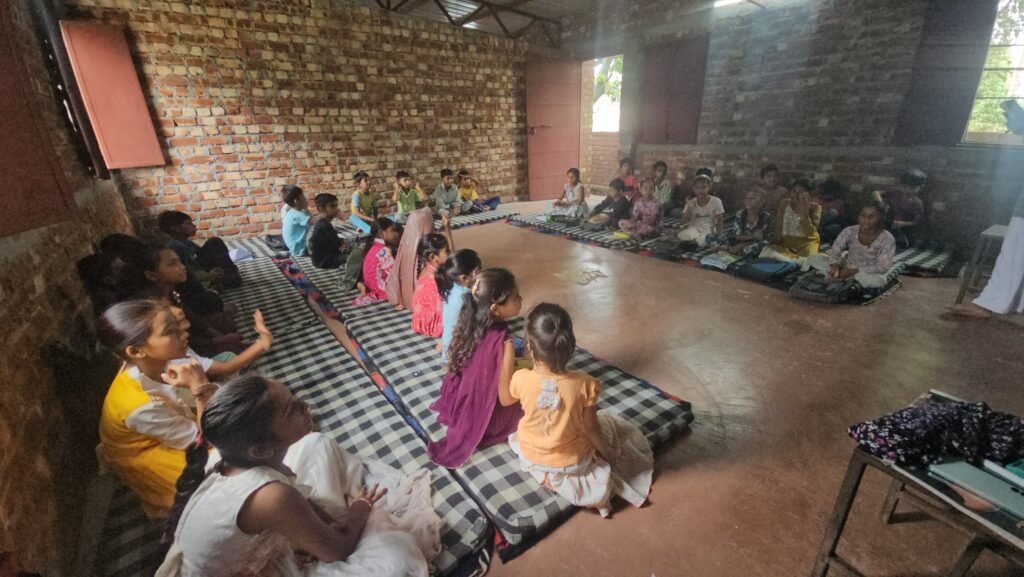 उत्तराखंड में शिक्षक ऐसे भी! 25 लाख की जमा पूंजी लगाकर वंचित बच्चों के लिए शुरू किए तीन सायंकालीन स्कूल
