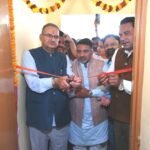आरोग्य मंदिर का उद्घाटन करते कैबिनेट मंत्री गणेश जोशी
